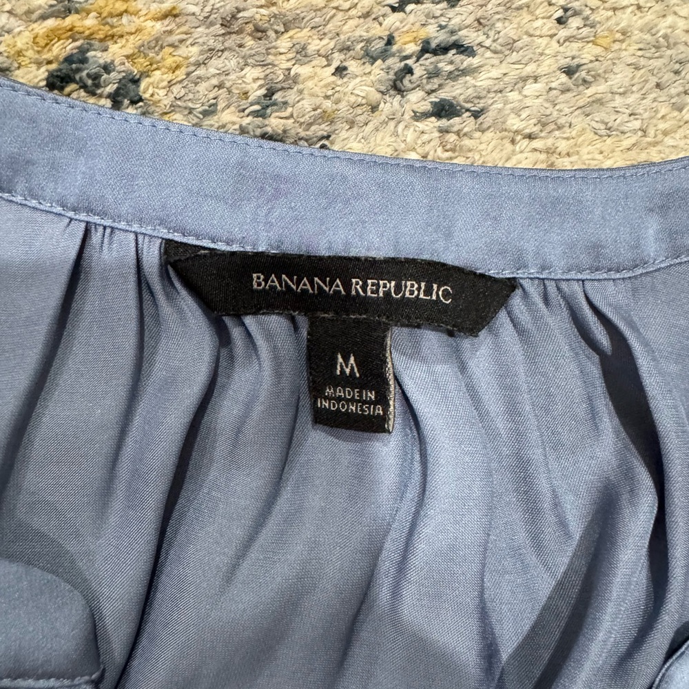 Banana Republic Light Blue Satin Cap Sleeve Blouse - Picture 2 of 7